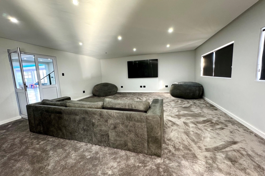 9 Bedroom Property for Sale in Long Acres Country Estate Western Cape